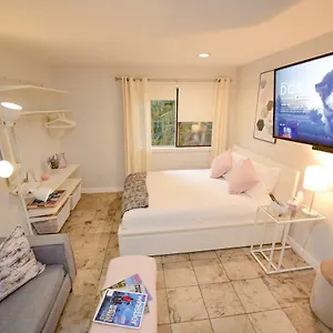newly-renovated-whistler-studio-v6j-5b3.hotels-of-whistler.com/